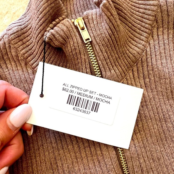 Long Sleeved Mocha Zip Up Top-Size Medium - Picture 3 of 6